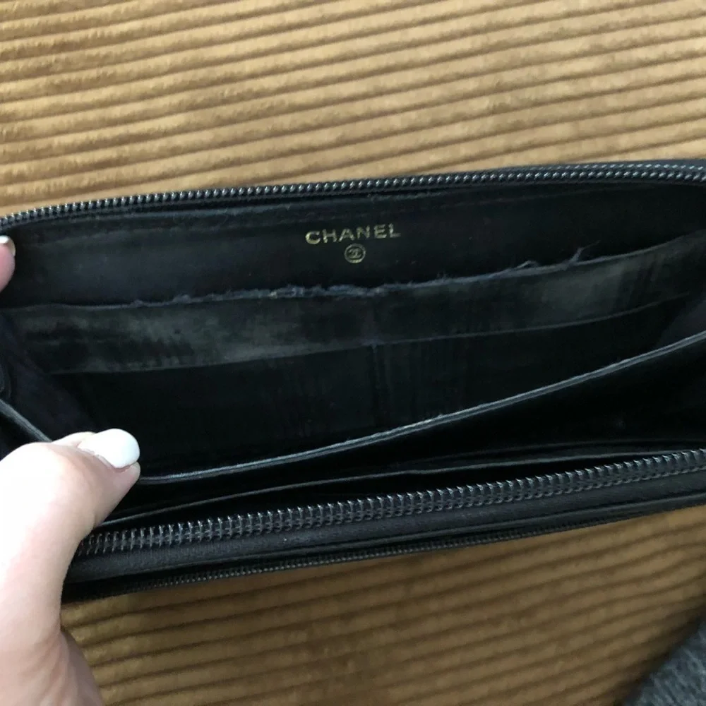 Chanel zip around wallet Auth